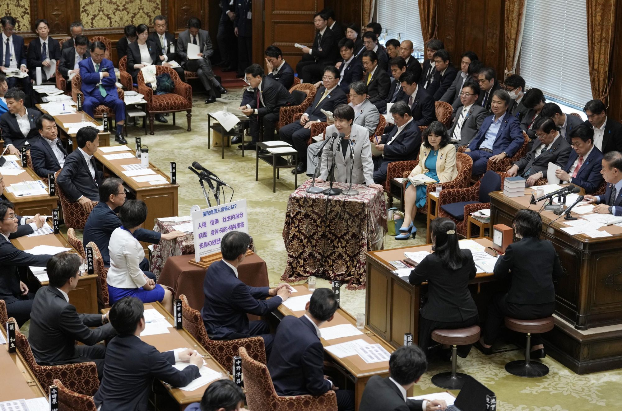【論考】財政ポピュリズム：政治は世論に迎合しているのか？